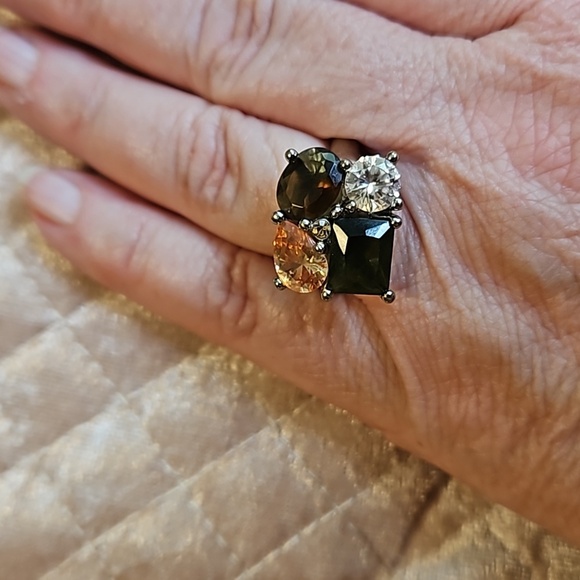 Two Beautiful Rings Crystal Silvertone - Picture 8 of 8